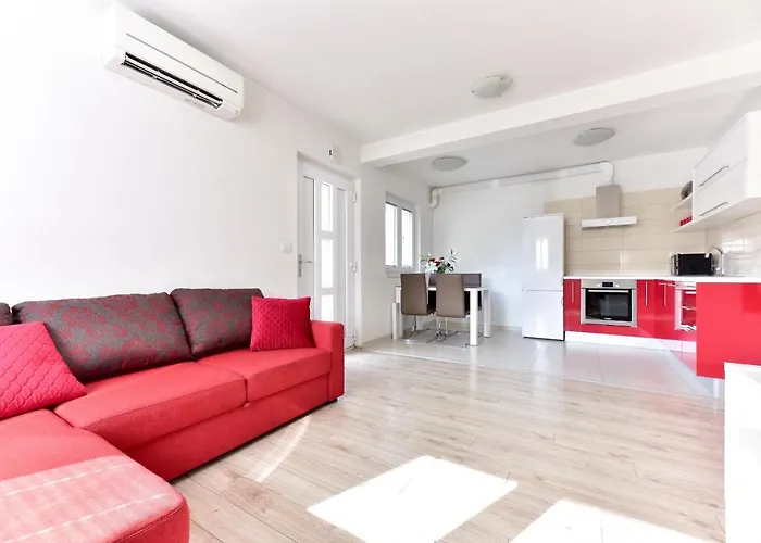 Inka And Comfy זאדאר