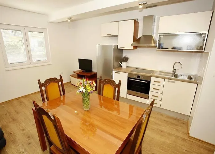 Inka And Comfy דירה זאדאר